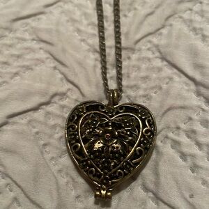 Heart locket necklace - bronze tone - chain is 30 in length - EUC